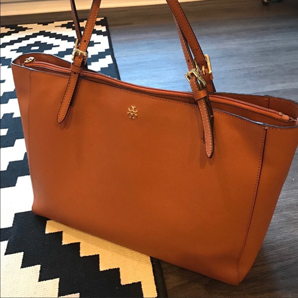 Tory Burch York Buckle Large Tote. 👜